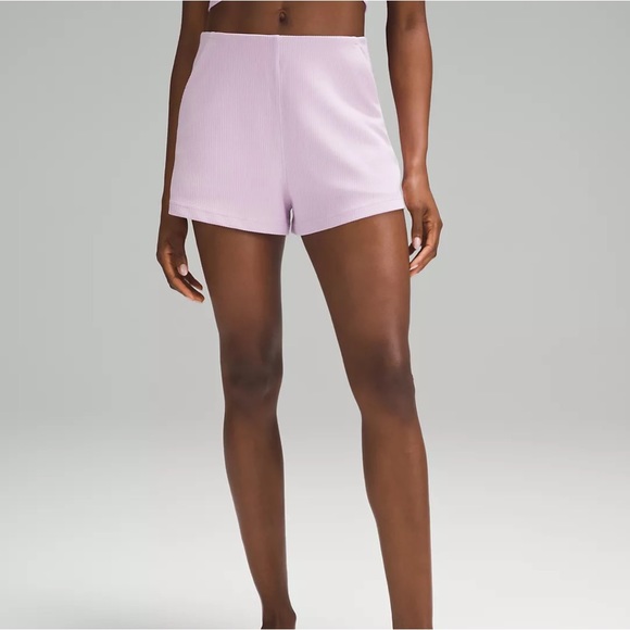 BRAND NEW Lululemon Ribbed Softstreme High-Rise Short 2" Sz 6 - Picture 3 of 8